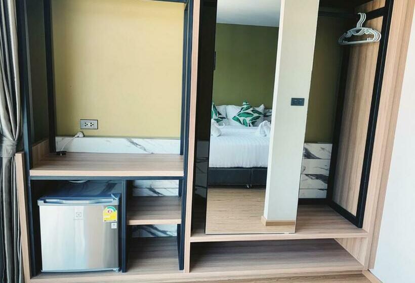 스탠다드 룸 킹사이즈 침대, Sky Wave Patong