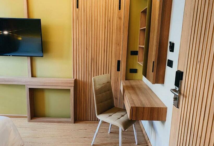 스탠다드 룸 킹사이즈 침대, Sky Wave Patong