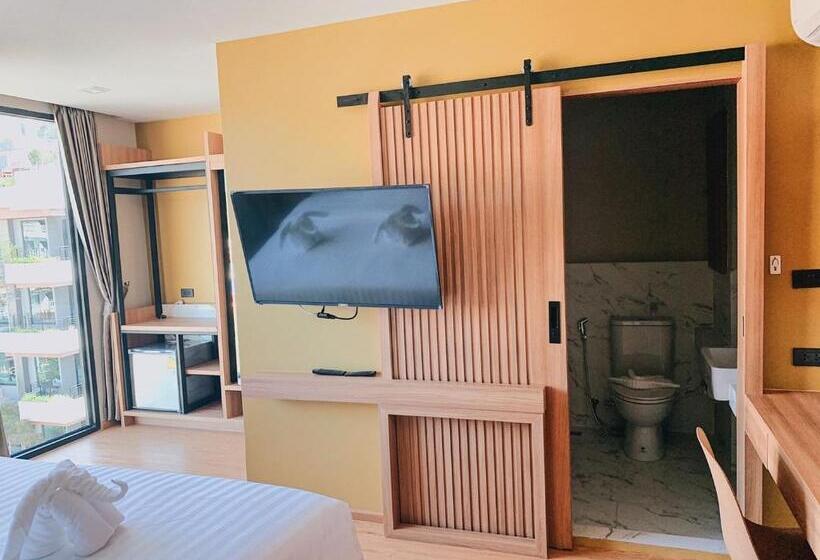 스탠다드 룸 킹사이즈 침대, Sky Wave Patong