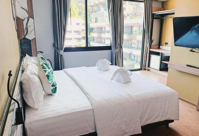 带大床的豪华间, Sky Wave Patong