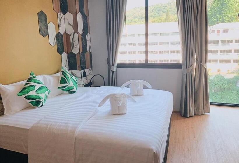 스탠다드 룸 킹사이즈 침대, Sky Wave Patong