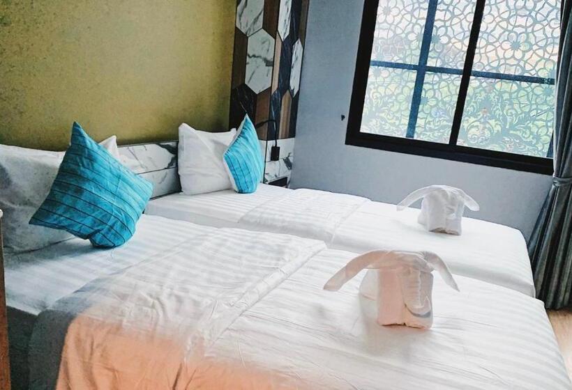 디럭스 룸, Sky Wave Patong