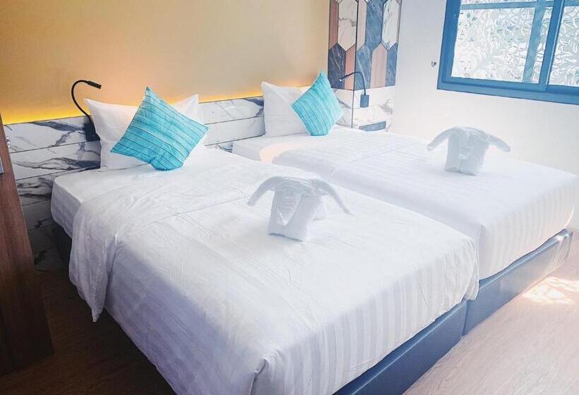 디럭스 룸, Sky Wave Patong