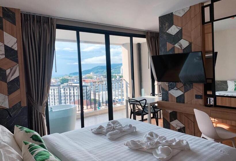 스탠다드 스튜디오 바다 전망, Sky Wave Patong