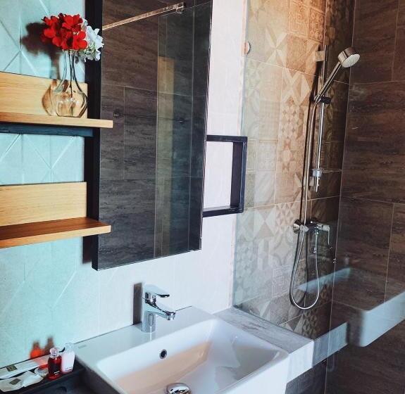 스탠다드 스튜디오 바다 전망, Sky Wave Patong