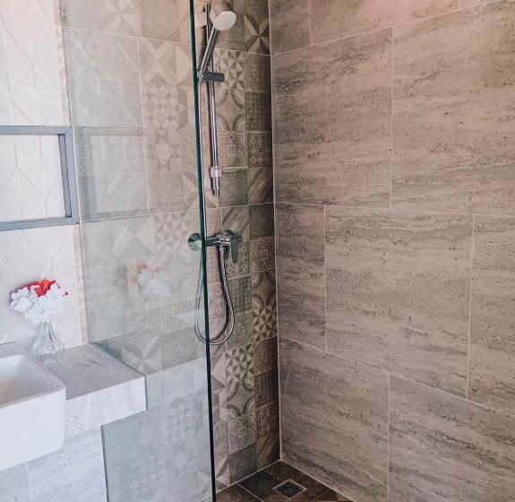 스탠다드 스튜디오 바다 전망, Sky Wave Patong