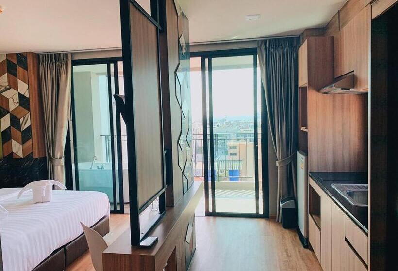 스탠다드 스튜디오 바다 전망, Sky Wave Patong