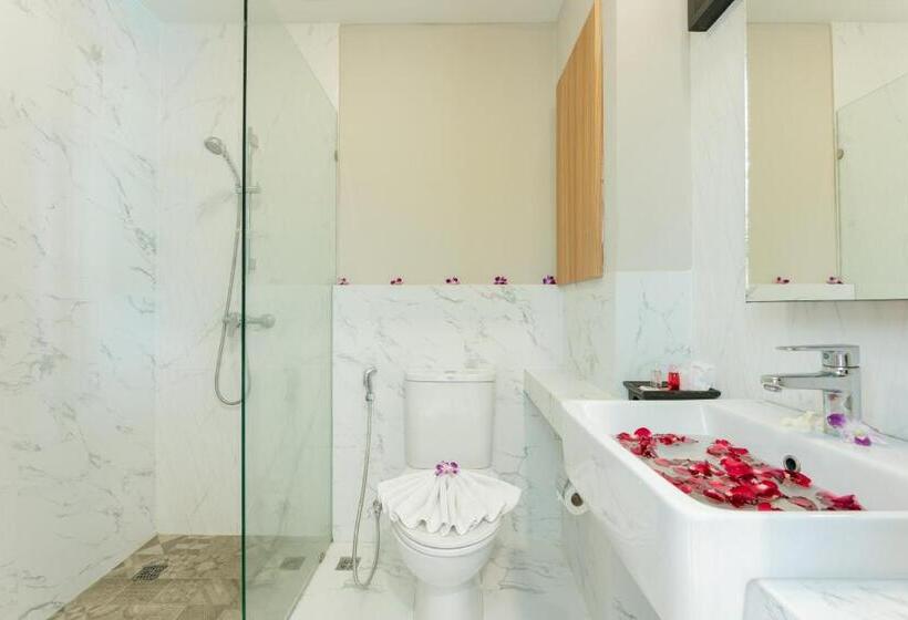 스탠다드 룸 킹사이즈 침대, Sky Wave Patong