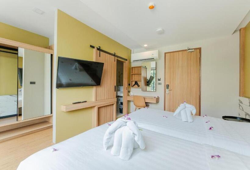 디럭스 룸, Sky Wave Patong