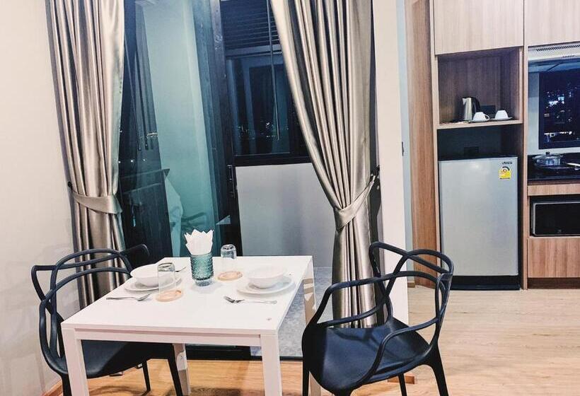 디럭스 패밀리 룸, Sky Wave Patong