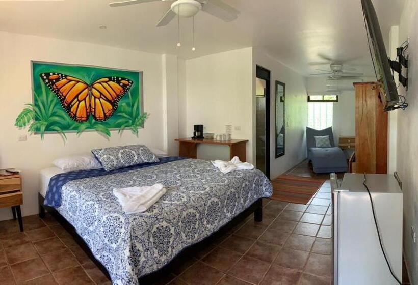 استودیوی لوکس, La Sirena Playa Jaco