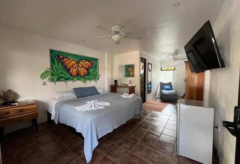 استودیوی لوکس, La Sirena Playa Jaco