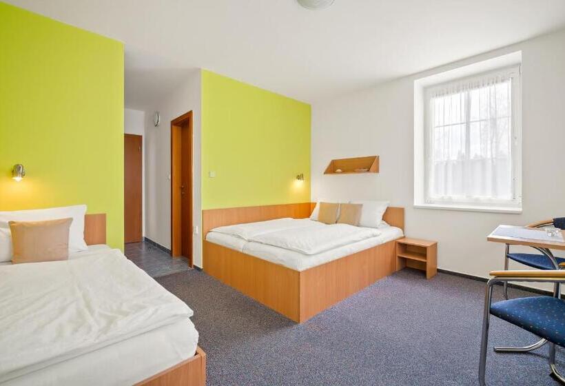 Háromágyas Standard Szoba, Penzion Sirius