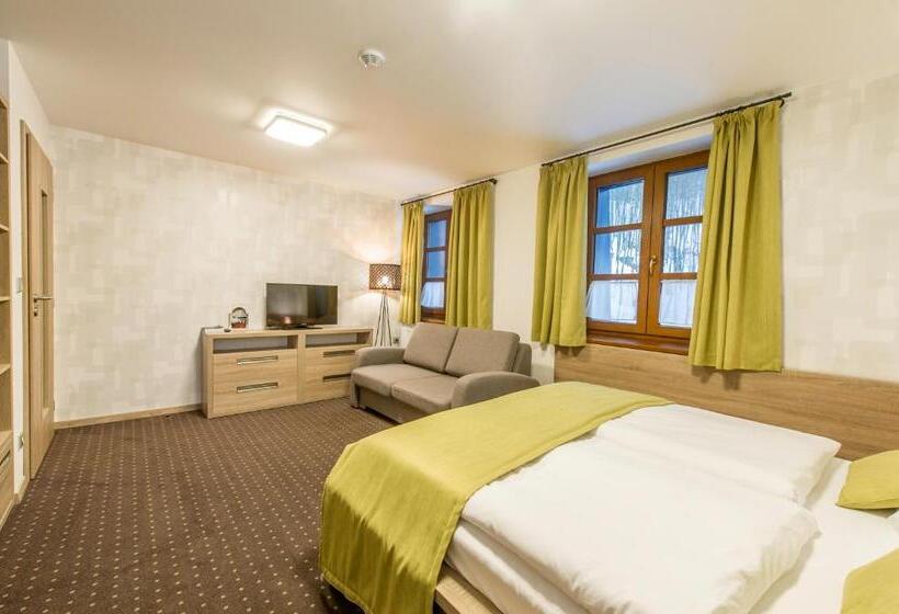 패밀리 스위트, Restaurace A Penzion Bludoveček