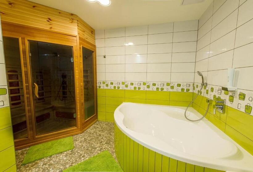 패밀리 스위트, Restaurace A Penzion Bludoveček