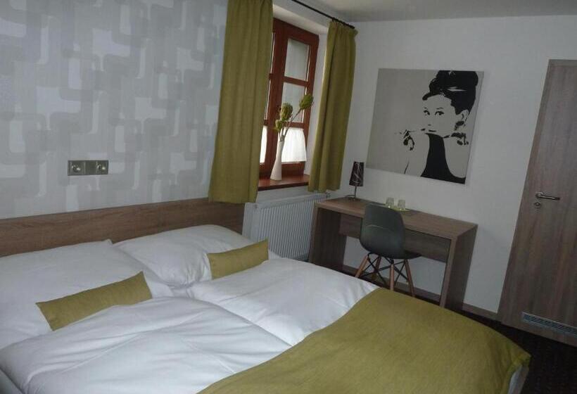 패밀리 스위트, Restaurace A Penzion Bludoveček