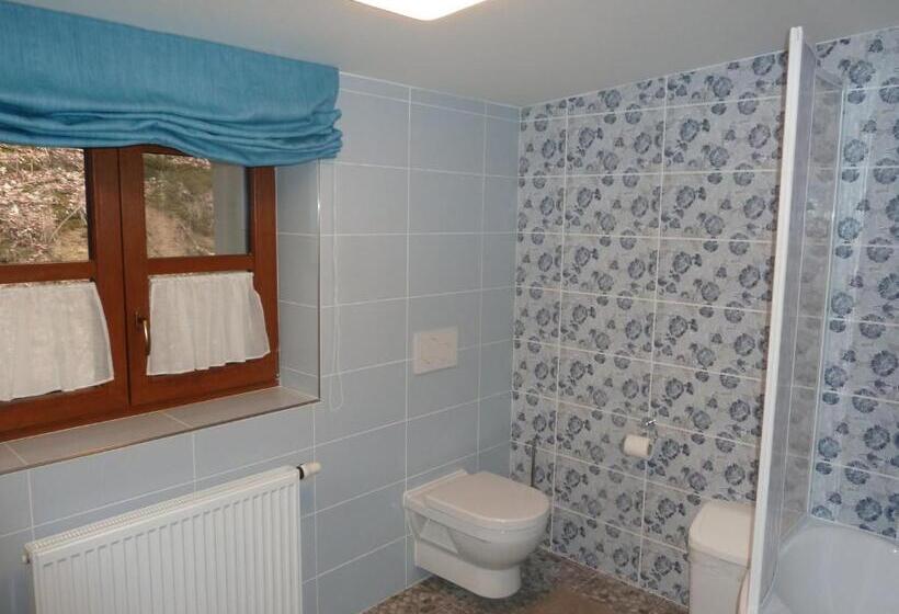 스탠다드 트리플 룸, Restaurace A Penzion Bludoveček