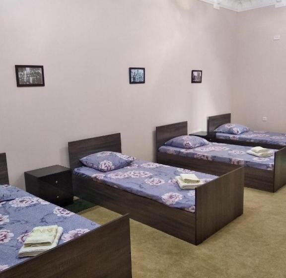 غرفة قياسية رباعية, Zarin Guest House B&b