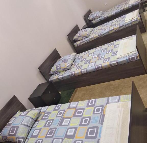 غرفة قياسية رباعية, Zarin Guest House B&b