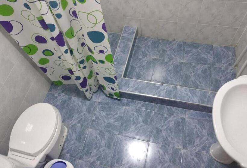 غرفة قياسية رباعية, Zarin Guest House B&b