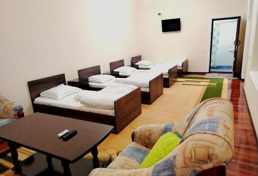 Четырехместный Номер Стандарт, Zarin Guest House B&b
