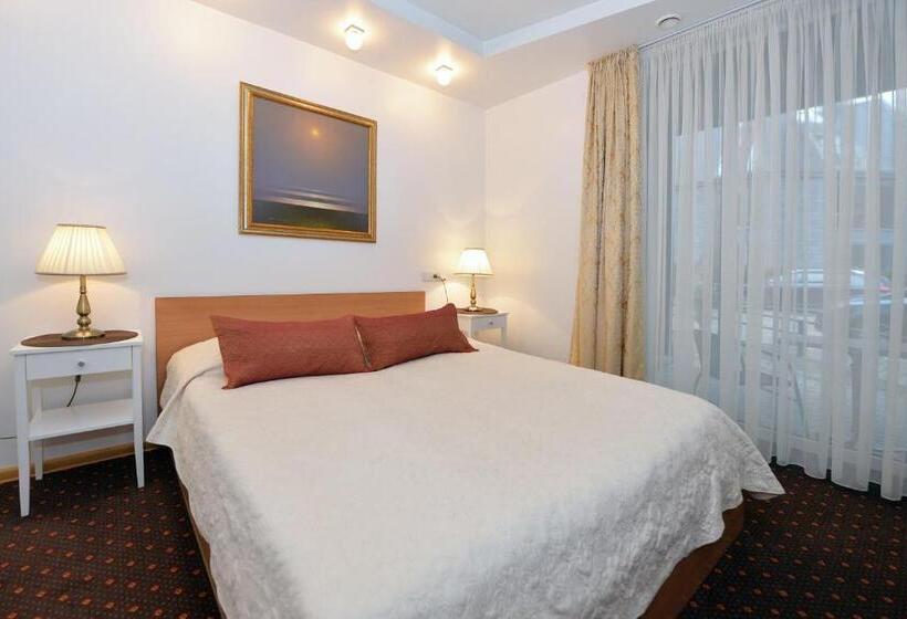 استودیوی استاندارد, Saulės Krantas