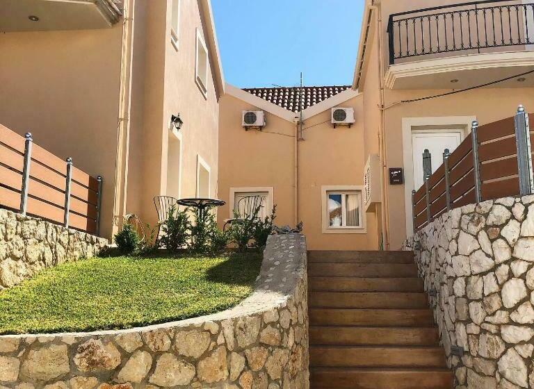 复式房间, Helianthus Apartments