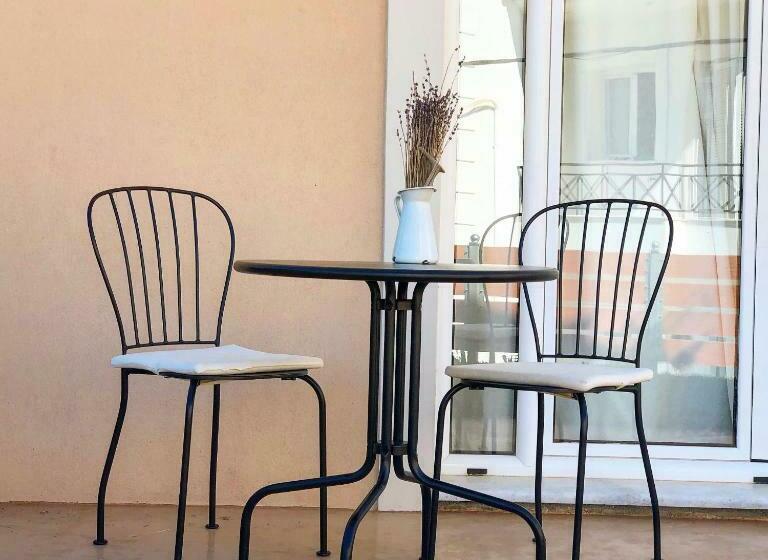 复式房间, Helianthus Apartments