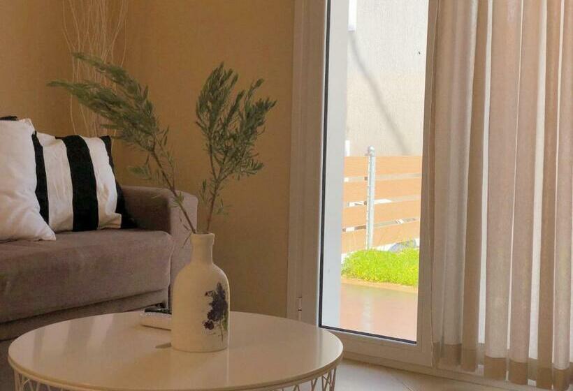 复式房间, Helianthus Apartments