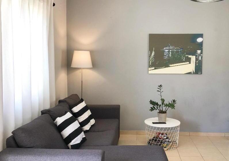 复式房间, Helianthus Apartments