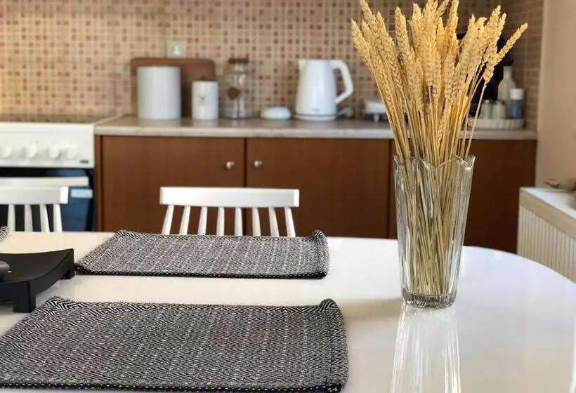 اتاق دوبلکس, Helianthus Apartments