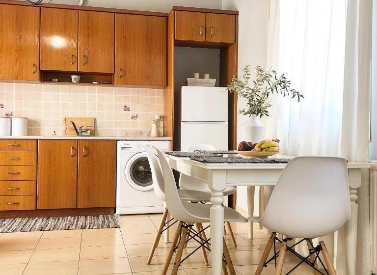 复式房间, Helianthus Apartments