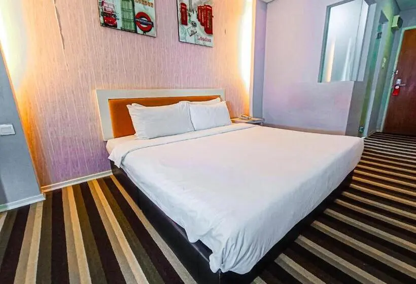 キングサイズベッドのデラックスルーム, First Residence Hotel By Rvh