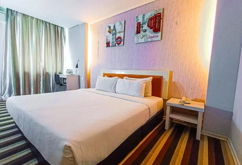 キングサイズベッドのデラックスルーム, First Residence Hotel By Rvh