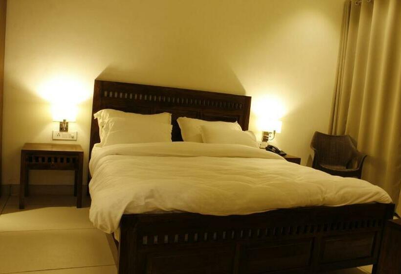 豪华房间, The Vrindwoods