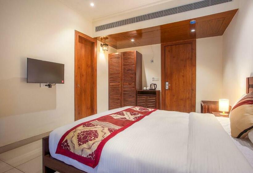 豪华房间, The Vrindwoods