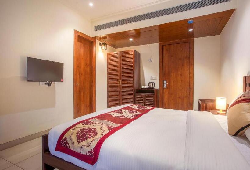 带大床的标准间, The Vrindwoods