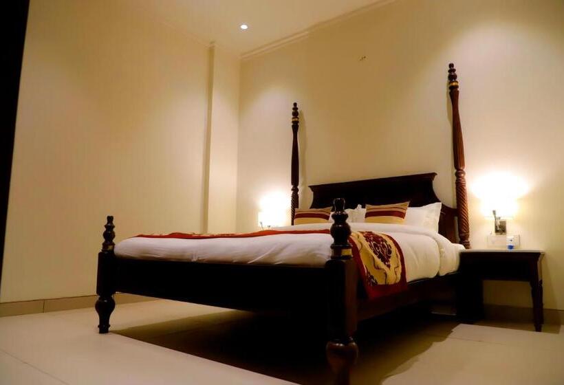 小型套房带泳池景, The Vrindwoods