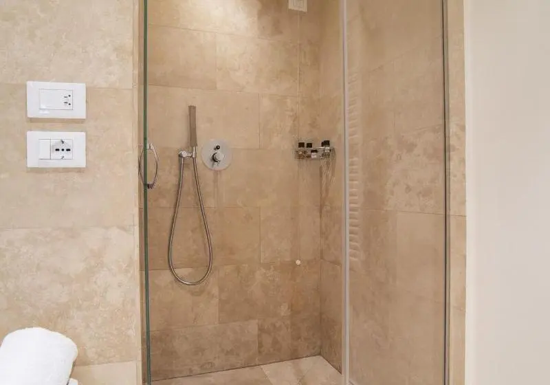اتاق لوکس با چشم‌انداز شهر, Rooms Milano Duomo