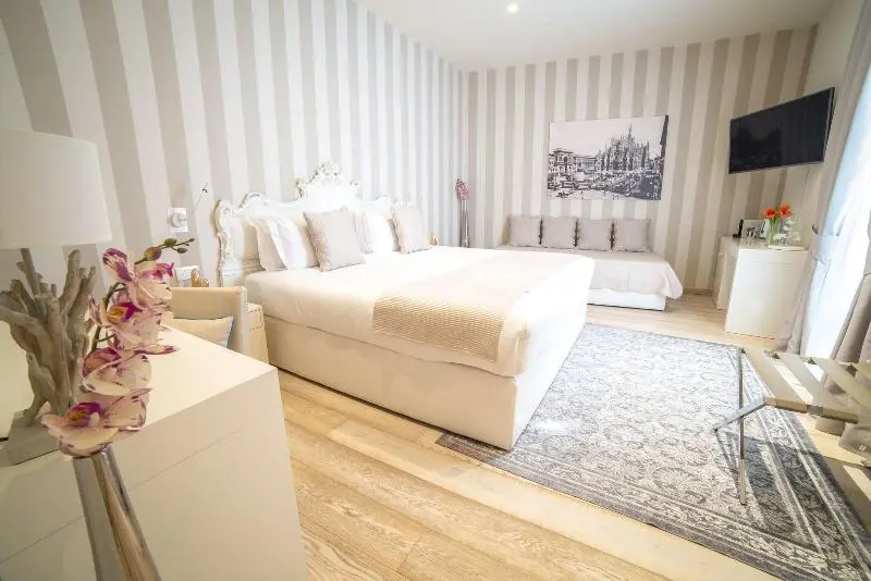 اتاق لوکس با چشم‌انداز شهر, Rooms Milano Duomo