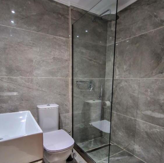 חדר סטנדרט, Viky