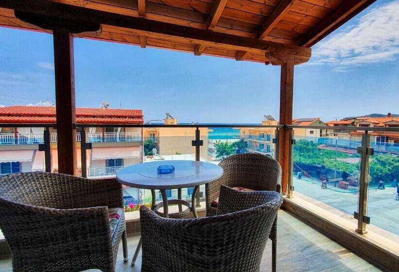 חדר דלוקס לשלושה עם נו לים, Viky