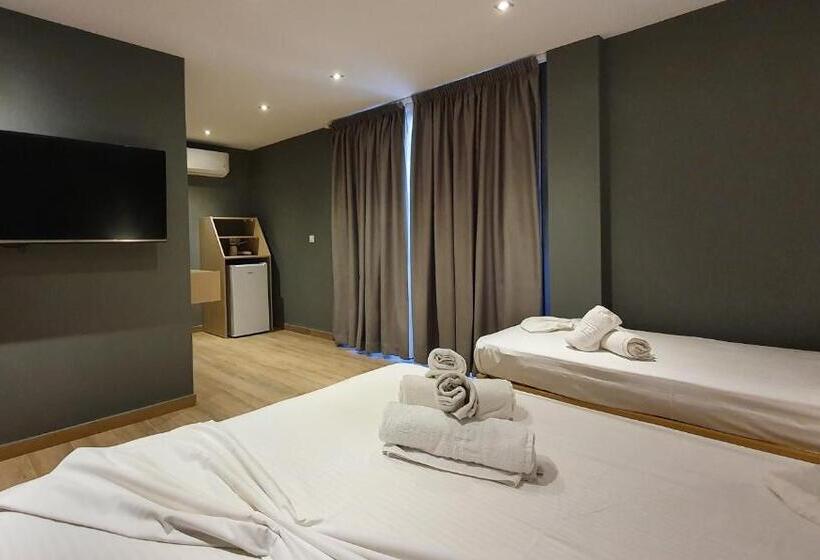 חדר דלוקס לשלושה עם נו לים, Viky