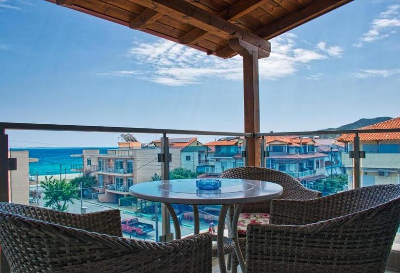 חדר דלוקס לשלושה עם נו לים, Viky