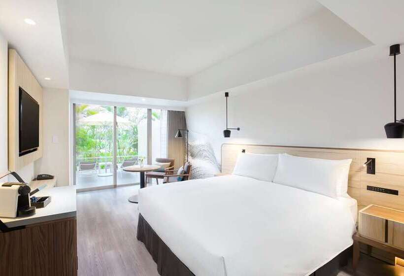 带大床的豪华间, Hilton Okinawa Sesoko Resort