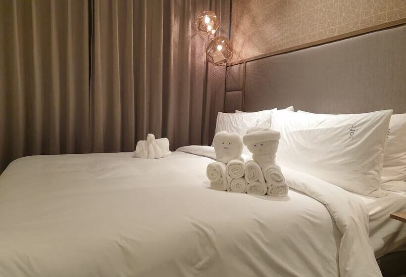 Standard Room Double Bed City View, Holiday Inn Gurugram Sector 90, An Ihg