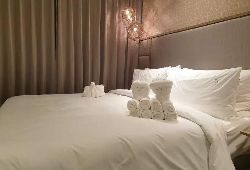 シティビューのダブルベッドスタンダードルーム, Holiday Inn Gurugram Sector 90, An Ihg