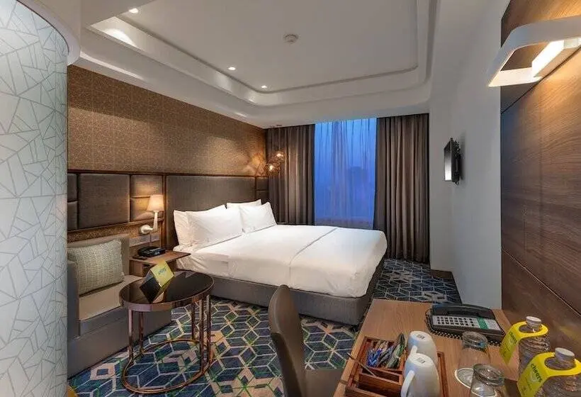 シティビューのダブルベッドスタンダードルーム, Holiday Inn Gurugram Sector 90, An Ihg