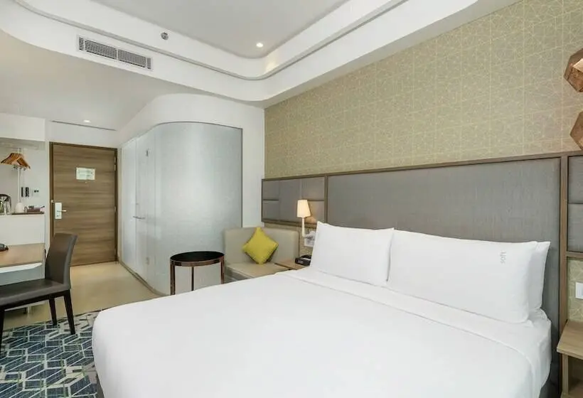シティビューのダブルベッドスタンダードルーム, Holiday Inn Gurugram Sector 90, An Ihg