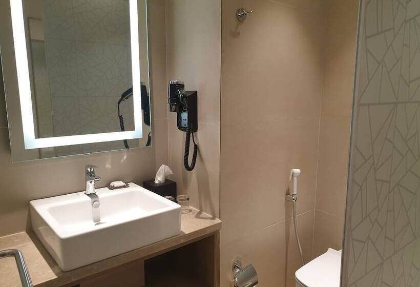 带城市景观及双人床的标准房间, Holiday Inn Gurugram Sector 90, An Ihg